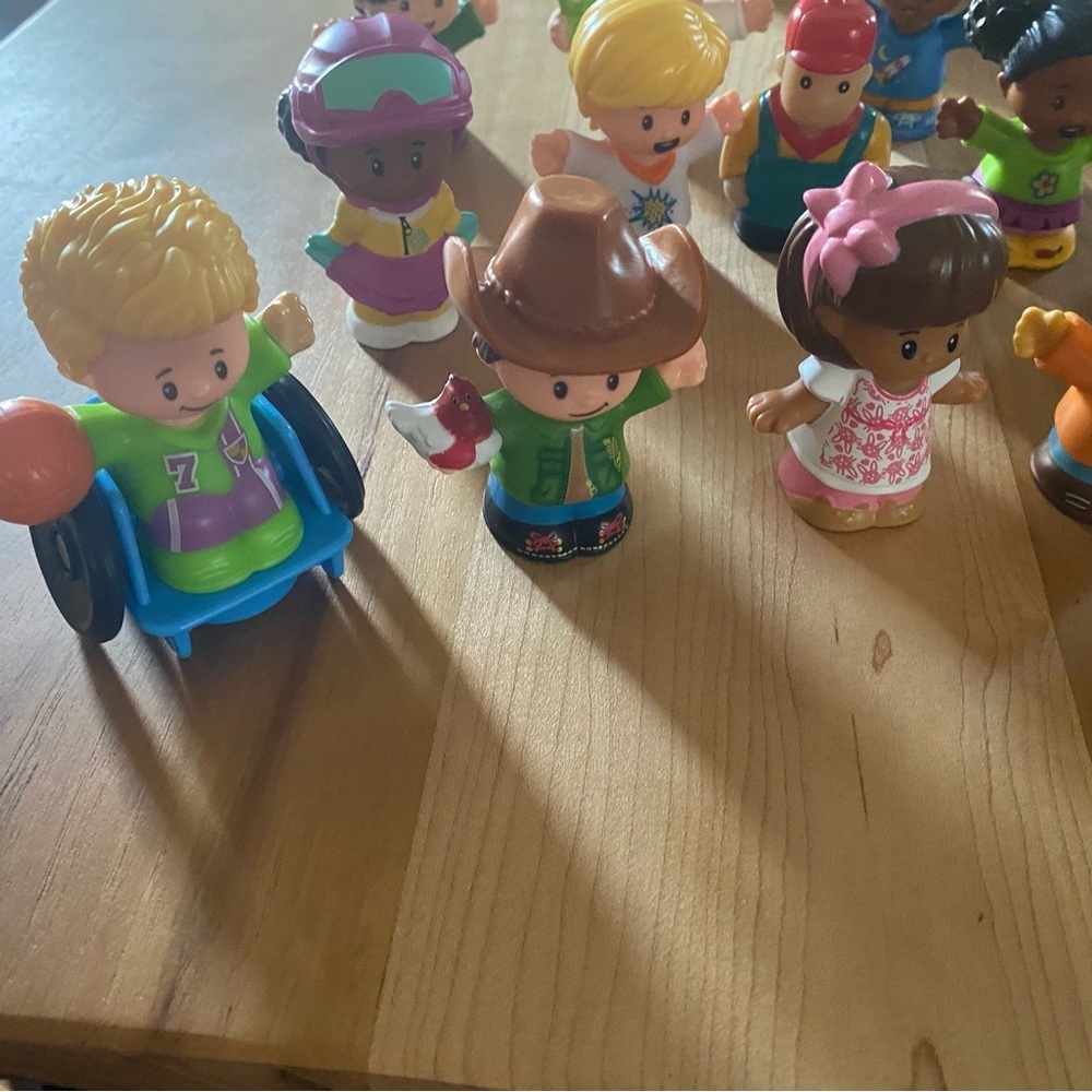 Fisher-Price Little People 17 Piece Assorted Figures Character Kids Toy Play Set - Picture 4 of 12